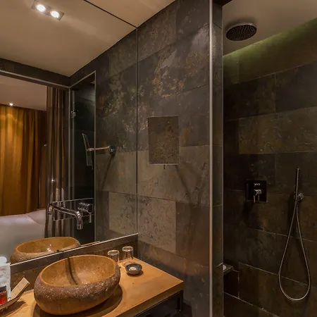 Hidden 4* Paris