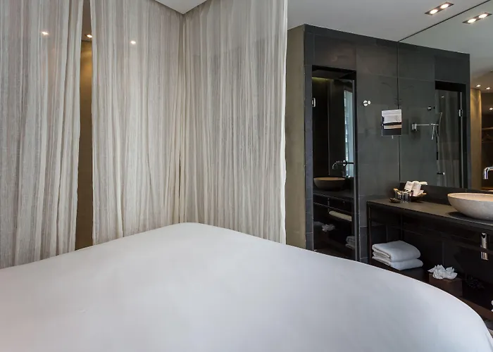 Hotel Hidden 4*